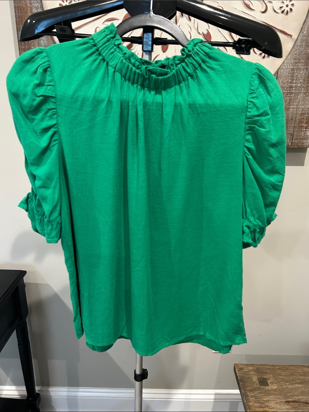 THML Women’s Emerald Green Ruffle Neck Puff Sleeve Blouse Size Medium